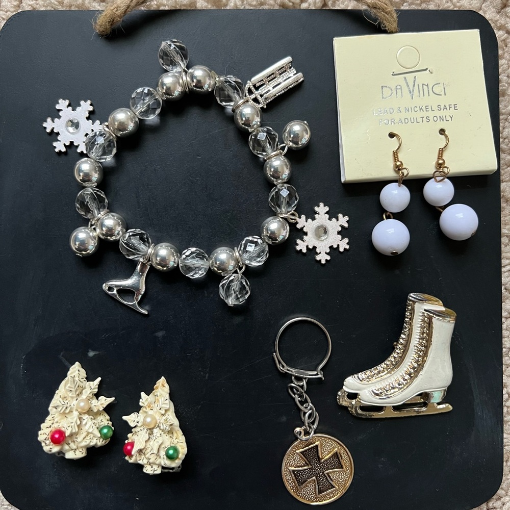 Christmas jewelry lot